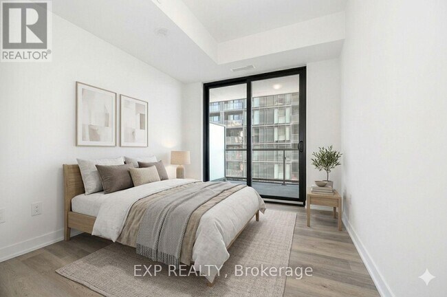 Photo du bâtiment - 2075 Lakeshore Rd.