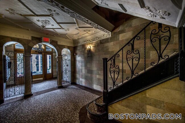 Foto del edificio - 2 Elmwood Ave