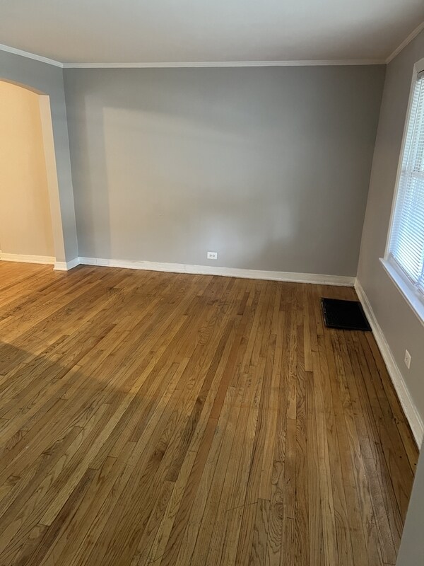 Foto del edificio - 9819 S Clyde Ave