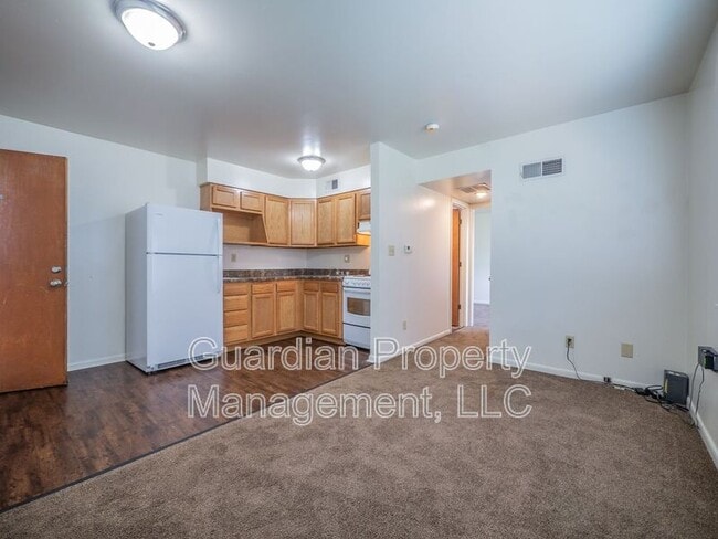 Building Photo - 1115 N College Dr