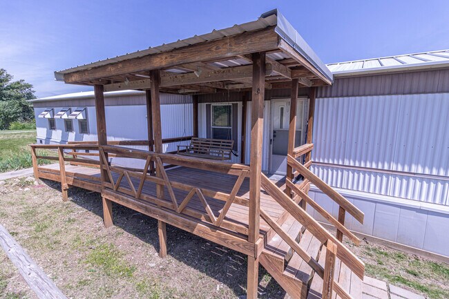Foto del edificio - 16950 N Davis Rd