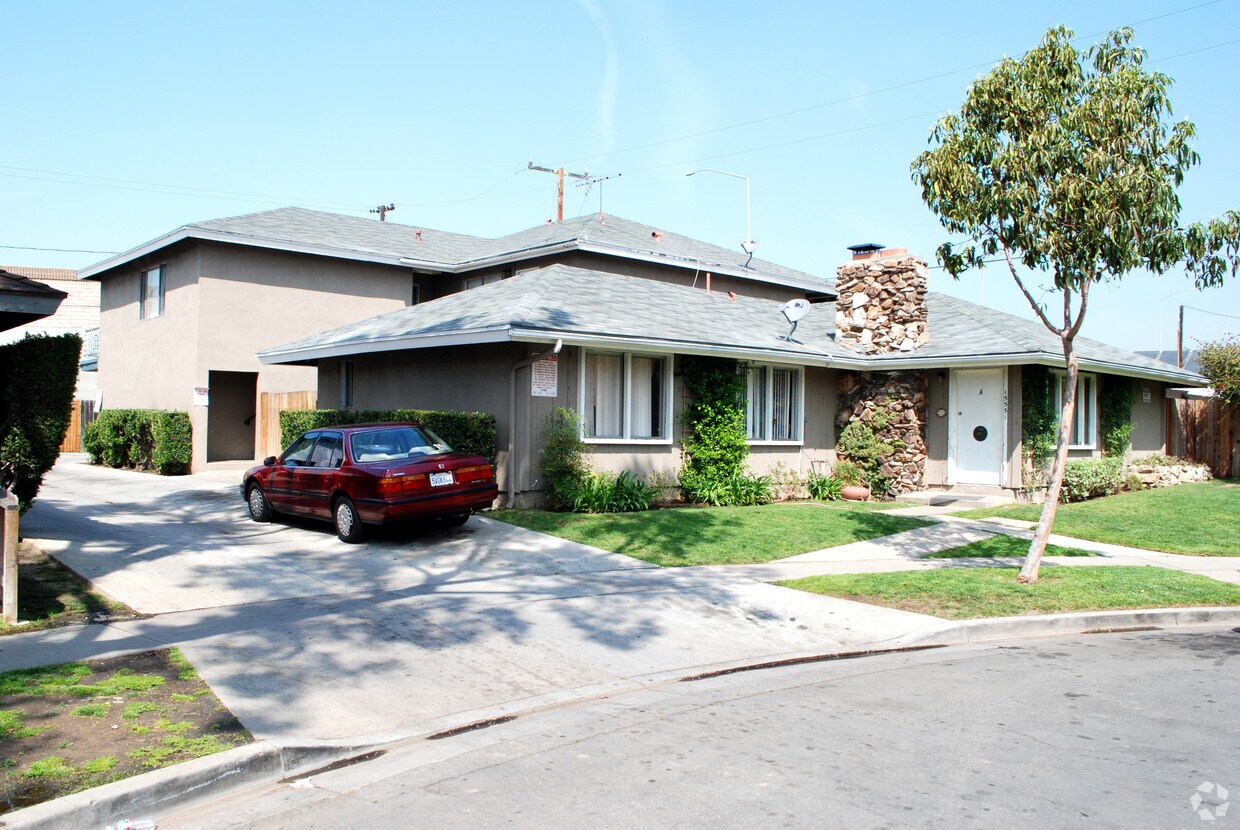 Foto del edificio - 15551 Boleyn Cir