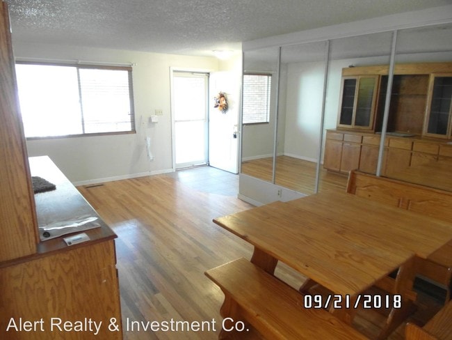 Building Photo - 4 br, 3 bath House - 2200 Meadow St