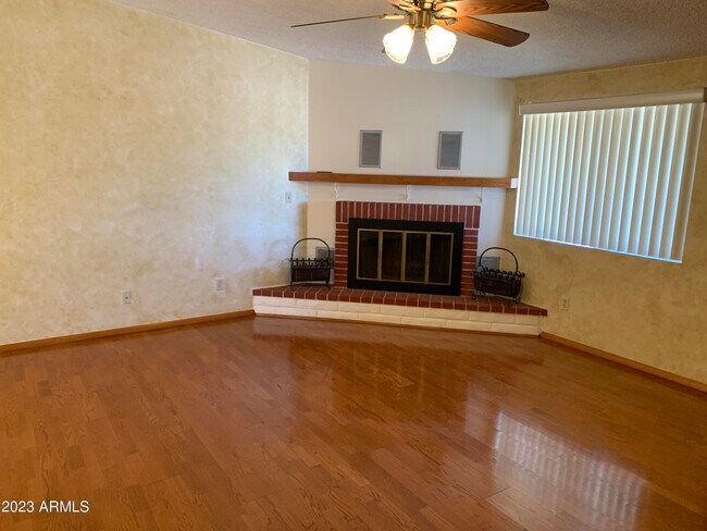 Building Photo - 533 Mallard Cir W