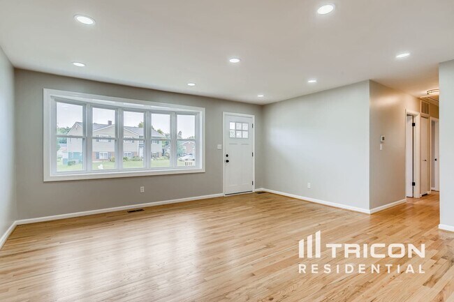 Foto del edificio - 9213 Sandra Park Rd