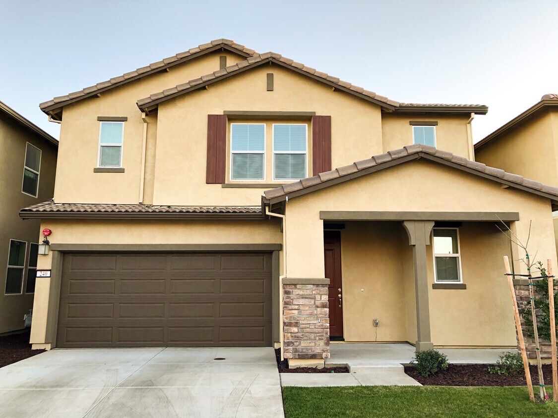Primary Photo - 240 Vicenza Dr