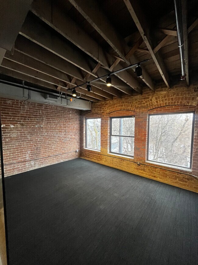 Building Photo - 3814 Farnam St