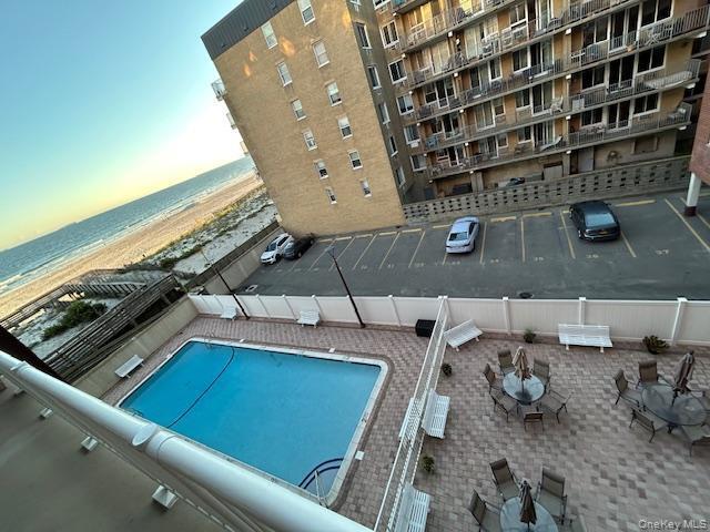 Foto del edificio - 666 Shore Rd