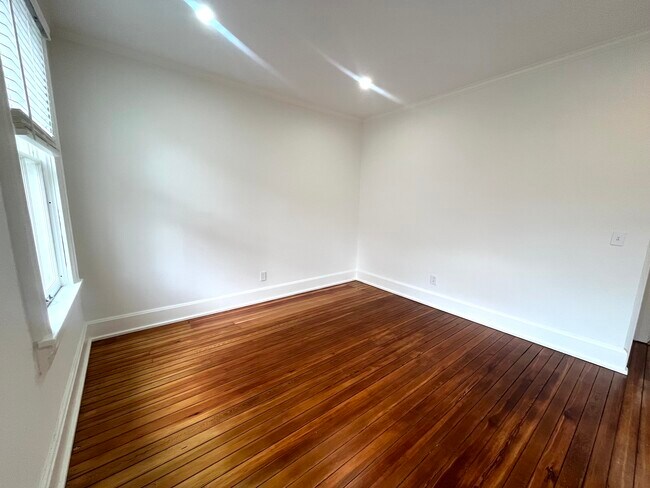 Foto del edificio - 672 Mohawk St