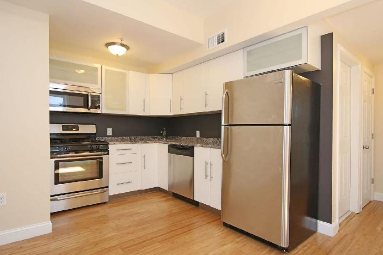 GORGEOUS 5 BED IN EAST BOSTON!!! - GORGEOUS 5 BED IN EAST BOSTON!!!