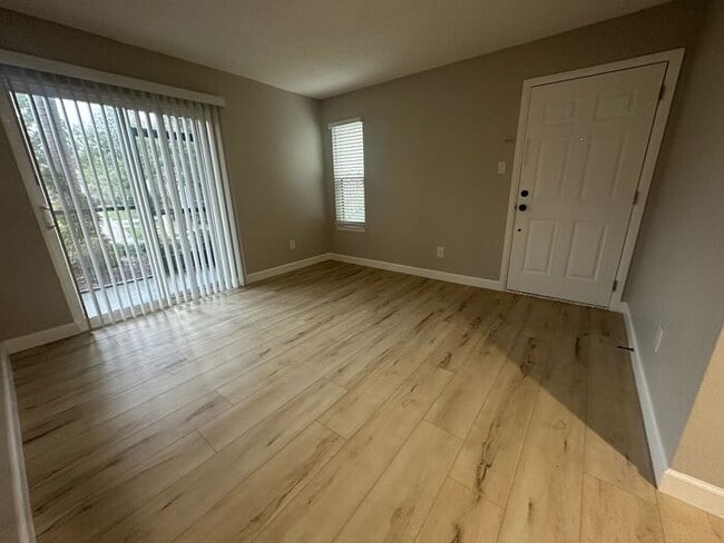 Building Photo - ** Move in Special $500 off your first months rent** New Remodeled 2 bed 1 bath condo in Casselbe...