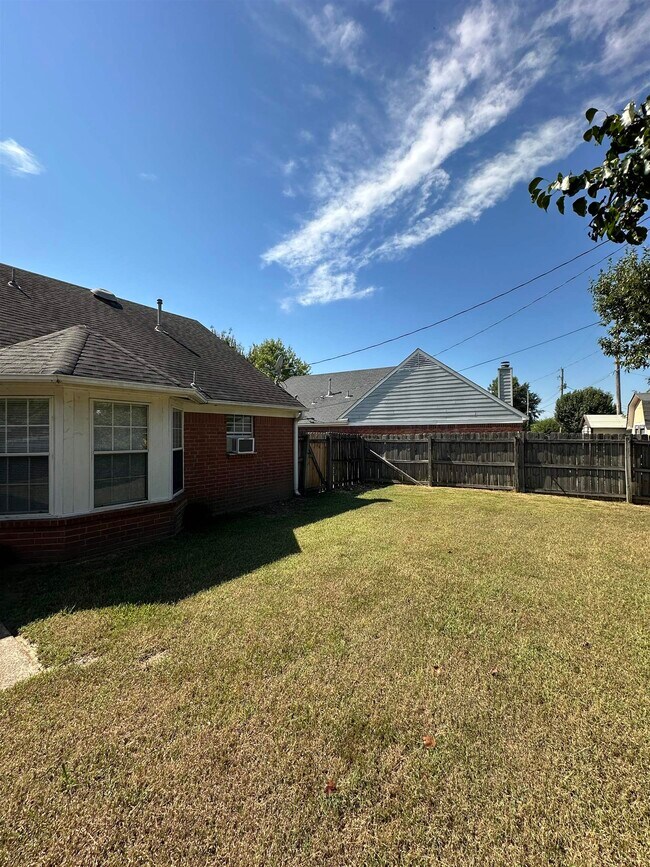 Building Photo - 7652 Baysweet Dr