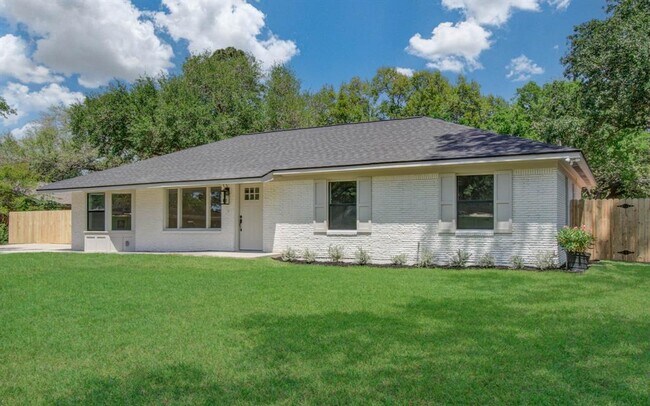 Foto del edificio - 624 Willow Ln