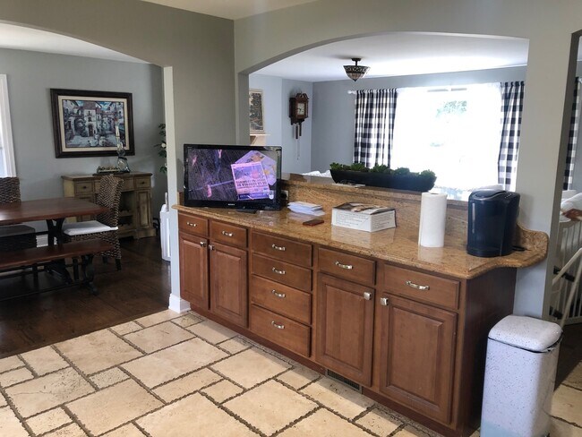 Foto del edificio - 114 E Lahon St