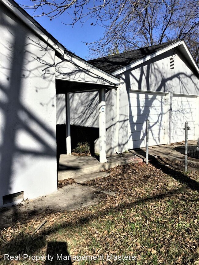 Building Photo - 3 br, 3 bath House - 1749 E. Ralph Ave