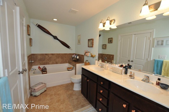 Foto del edificio - 5464 Safe Harbour Way