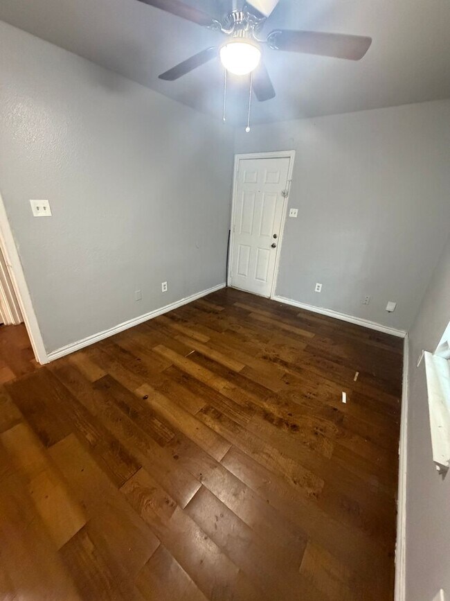 Foto del edificio - 3114-3116 Avenue L