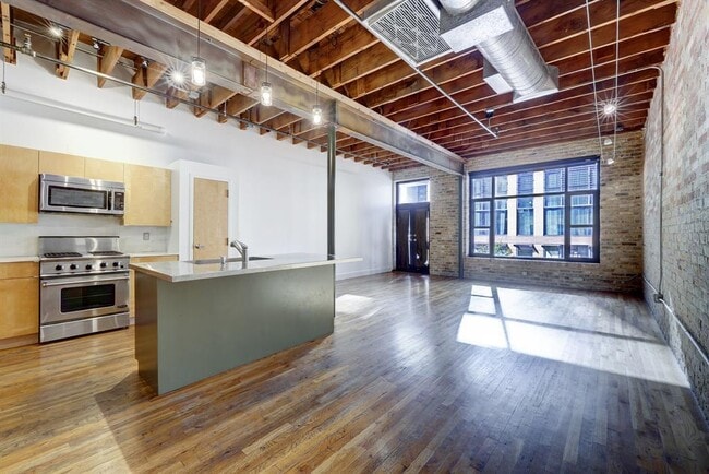 Building Photo - 411 Brazos St
