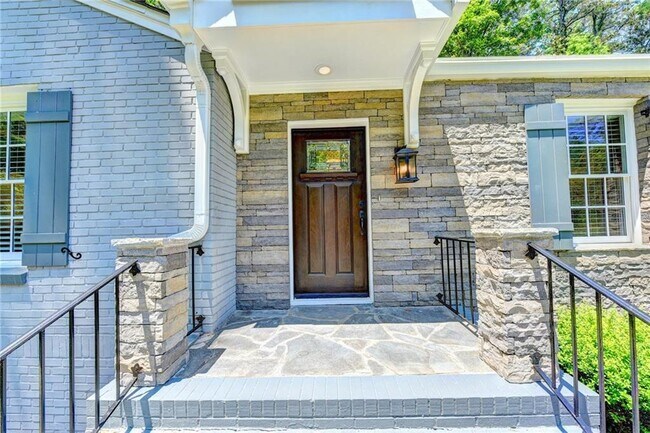 Building Photo - 485 Valley Rd NW