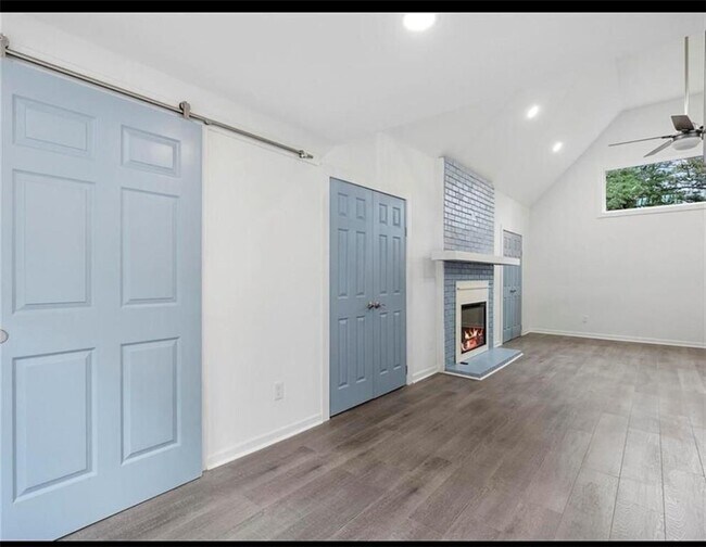 Foto del edificio - 4160 Pine Valley Rd