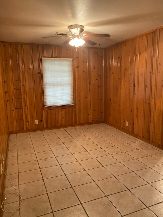 Foto del edificio - 4672 PINEWOOD DR N