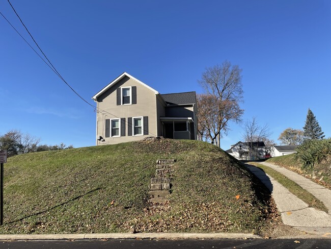 Building Photo - 230 Sturges Ave