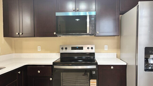 Foto del edificio - 1103 Golden Lakes Blvd