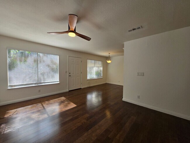 Foto del edificio - 6425 Big Pine Way