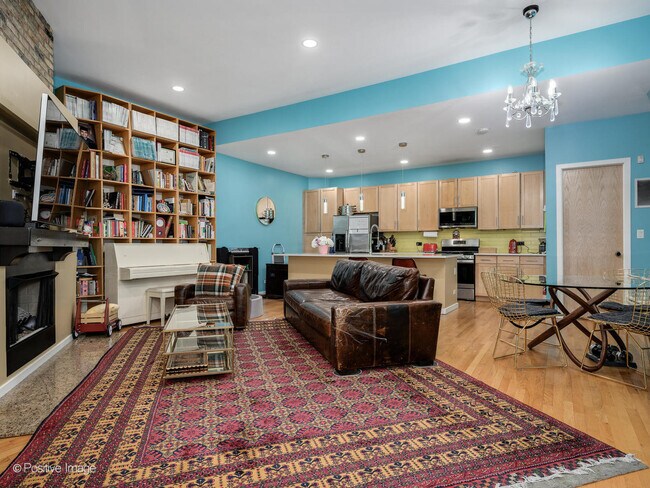 Foto del edificio - 2828 N Talman Ave