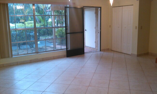 Building Photo - 4293 Coral Springs Dr