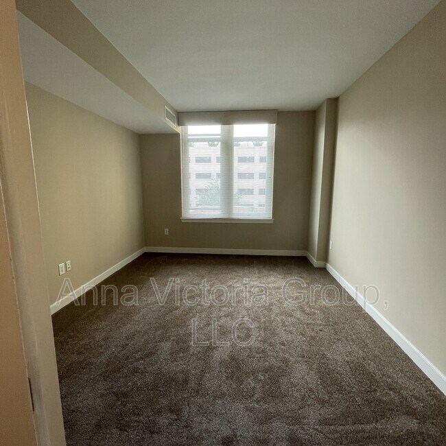 Building Photo - 155 Potomac Passage