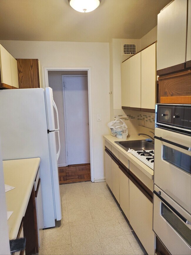 Building Photo - 2160 Center Avenue Apt #1-O, Fort Lee, NJ ...