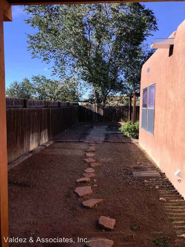 Building Photo - 2 br, 2 bath House - 1054 Calle Don Roberto