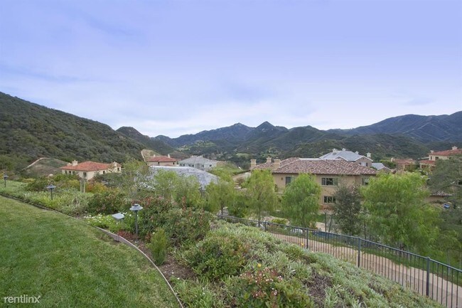 Building Photo - 4 br, 4.5 bath House - 98 Queens Garden Dr