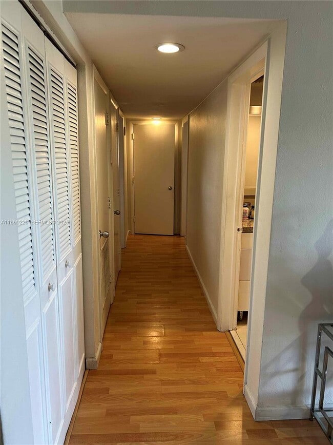 Foto del edificio - 7480 Miami Lakes Dr