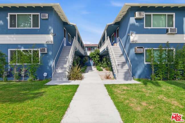 Building Photo - 4921 Coldwater Canyon Ave