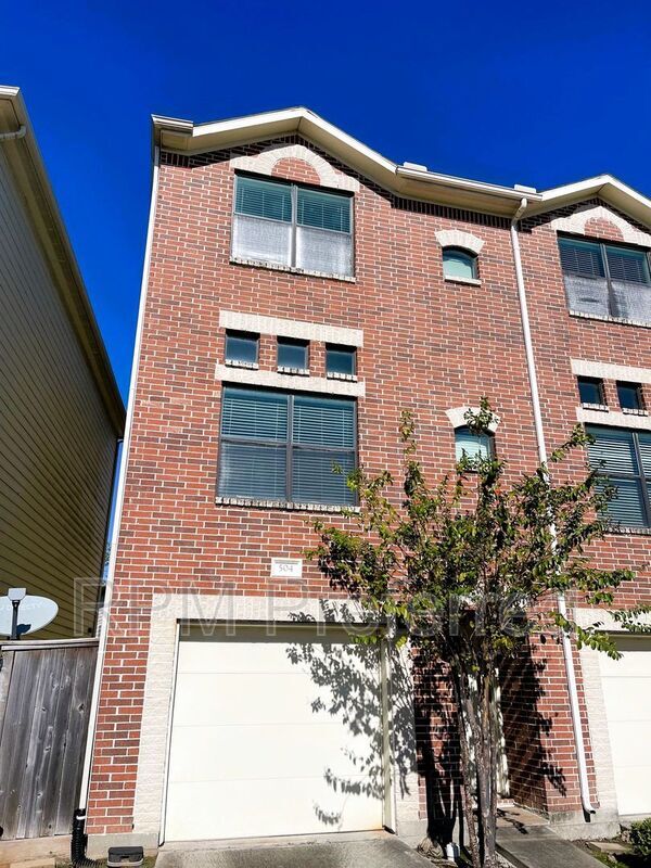 Foto principal - 7650 Springhill St