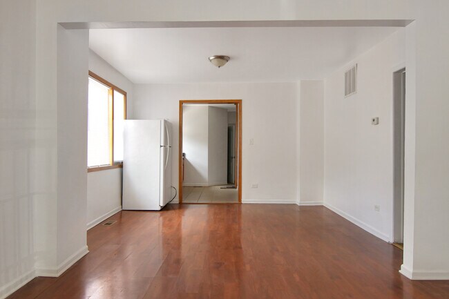 Building Photo - 2813 S LOOMIS St