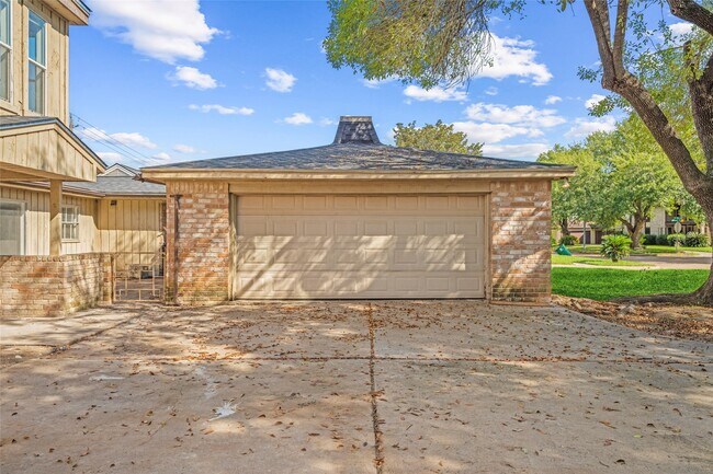 Building Photo - 10806 Bob White Dr