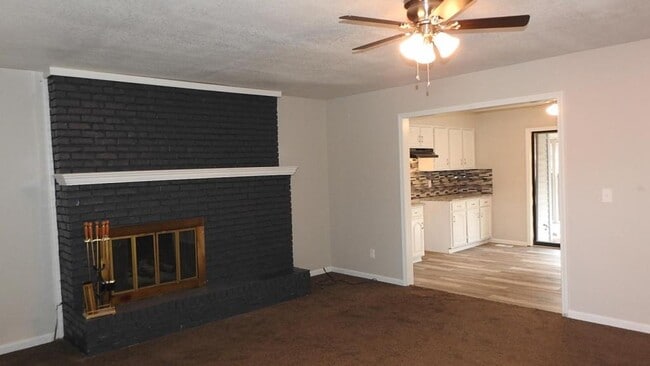 Building Photo - 1813 Glenn Hendren Dr