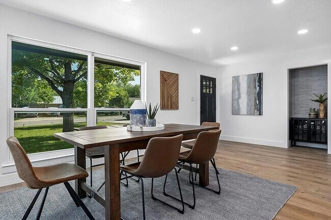 Building Photo - 7305 Meadowood Dr