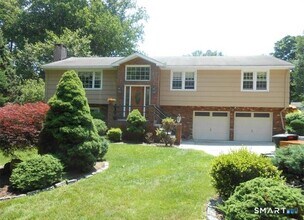 Building Photo - 131 Old Elm Rd