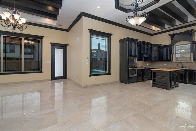 Foto del edificio - 3905 San Efrain St