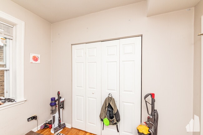 Building Photo - 1524 N Artesian Ave