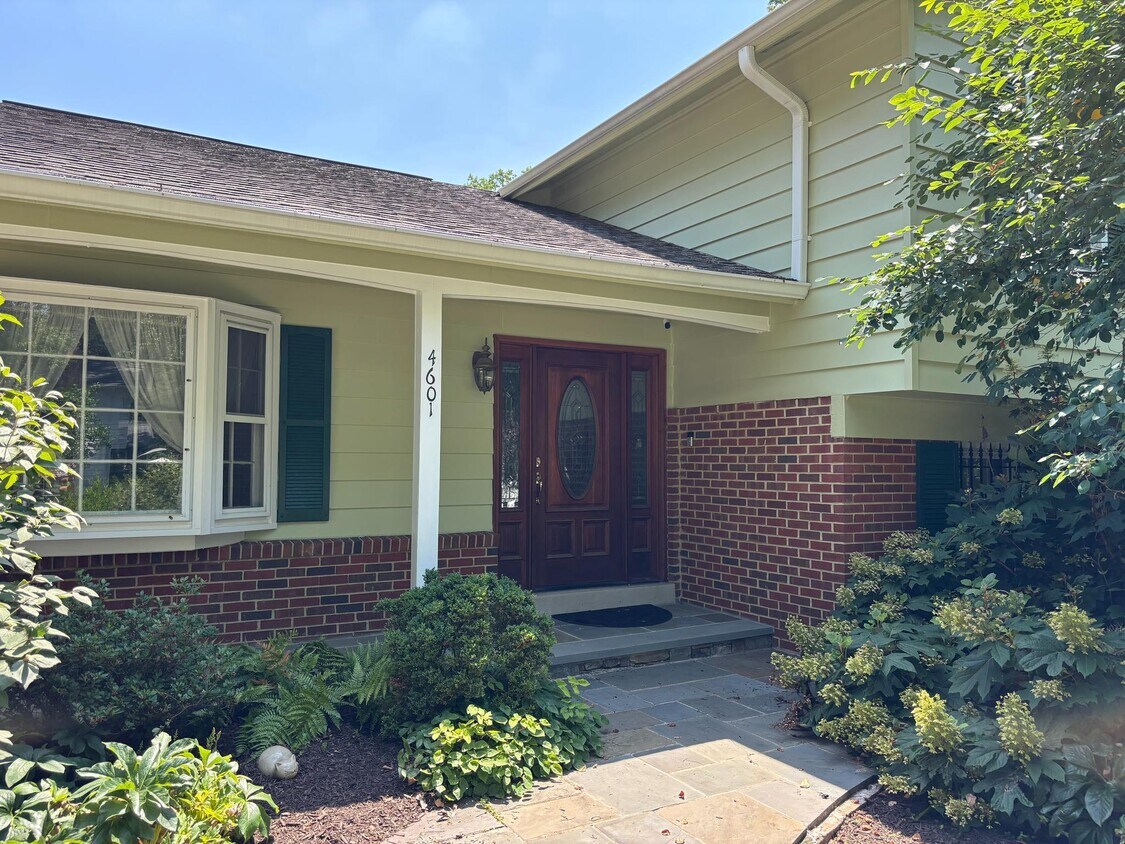 Foto del edificio - 4601 Wood Dr