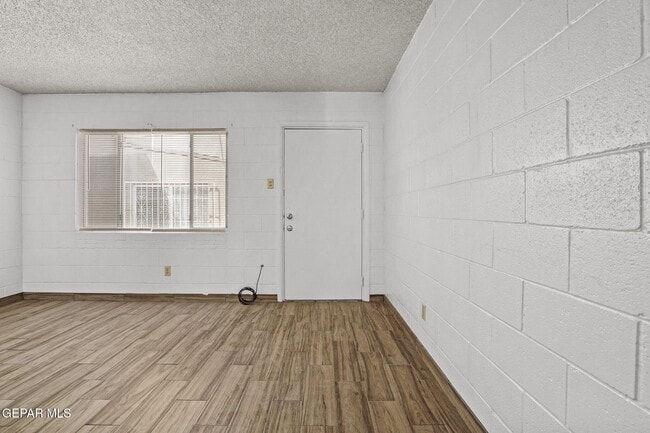 Building Photo - 4006 Laredo Ave