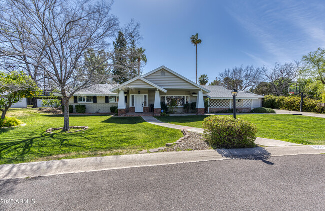 Building Photo - 1841 E Berridge Ln