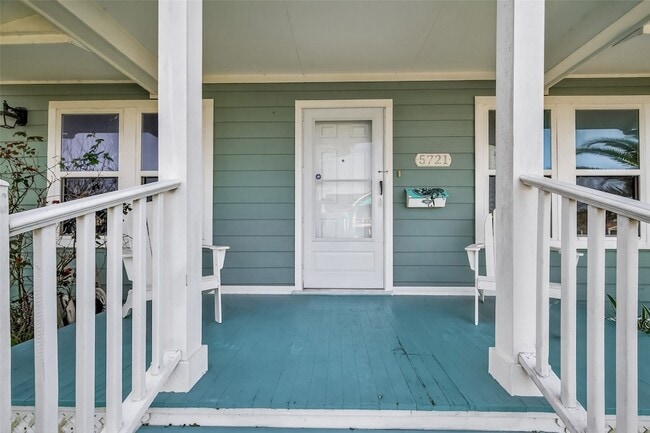 Foto del edificio - 5721 Sylvia Dr