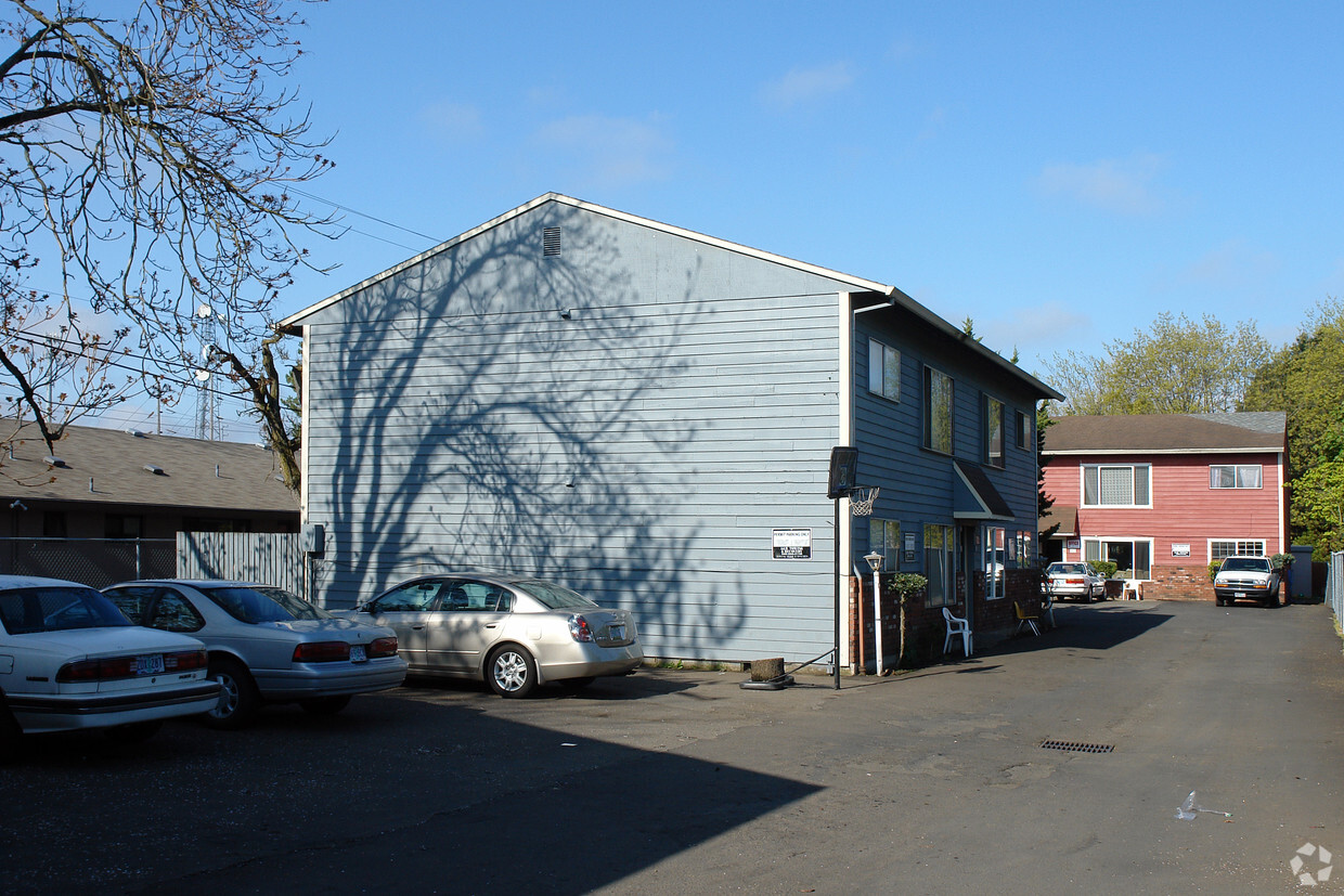 Building Photo - Central Plaza Apartments