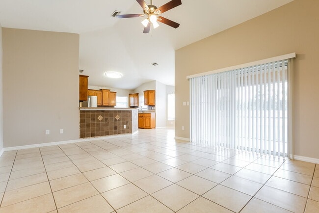 Building Photo - 4995 Hurley Ave